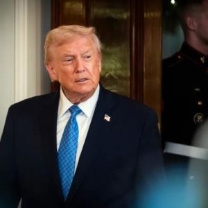 Trump burno reagovao na pitanje o Iranu: “Glupo pitanje”