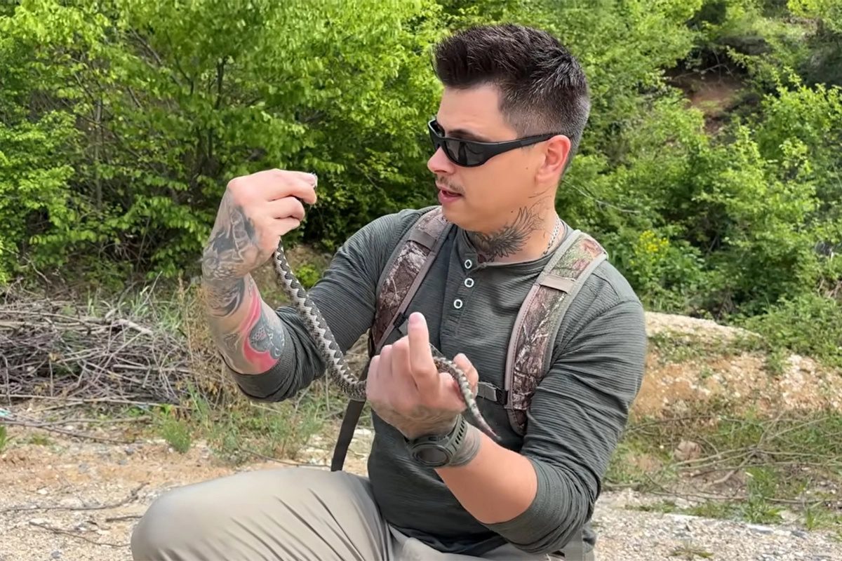 Influenser iz BiH uhvatio poskoka rukama: „Najopasnija zmija u Evropi“