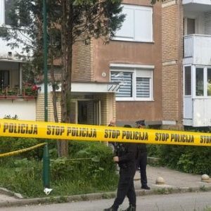 Muškarac ubio partnerku pa pobjegao s djetetom, naoružan je