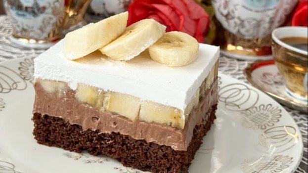Slatkiš koji vraća uspomene: Recept za sočne majmunske kocke sa bananama i čokoladom