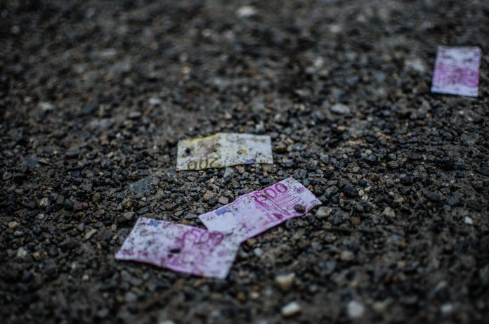 Turistkinja ponijela kamenje sa plaže, pa dobila kaznu do 3.000 eura