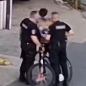Policajac ošamario maloljetnika u Tuzli, otvorena interna istraga