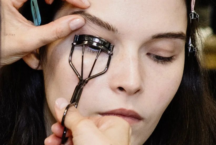Beauty trik koji mijenja pogled: Znate li pravilno koristiti uvijač za trepavice?