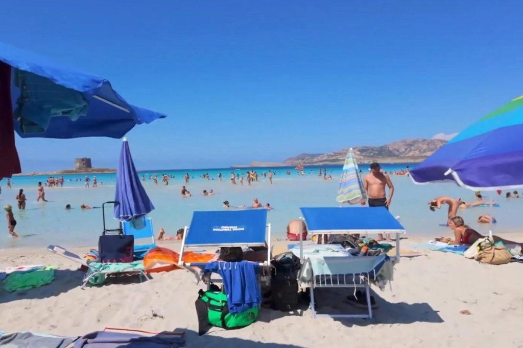 Zabranili suncobrane na popularnoj plaži: Turisti ostali u šoku zbog novih pravila