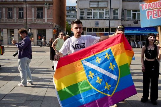 Boračka udruženja osudila korištenje zastave s ljiljanima na Bh. povorci ponosa: "Duboko vrijeđa osjećaje boraca i porodica šehida"