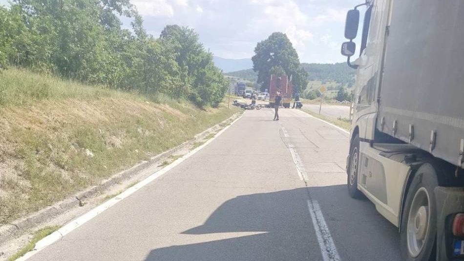 Tragedija u BiH: Djevojka (24) poginula nakon sudara s očevim motorom, završila pod kamionom
