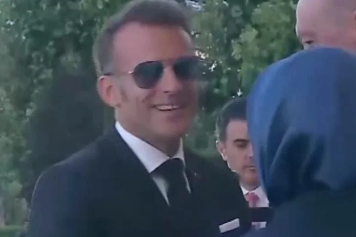 Macron pokušao poljubiti ruku Emine Erdogan: Pogledajte njenu hitru reakciju