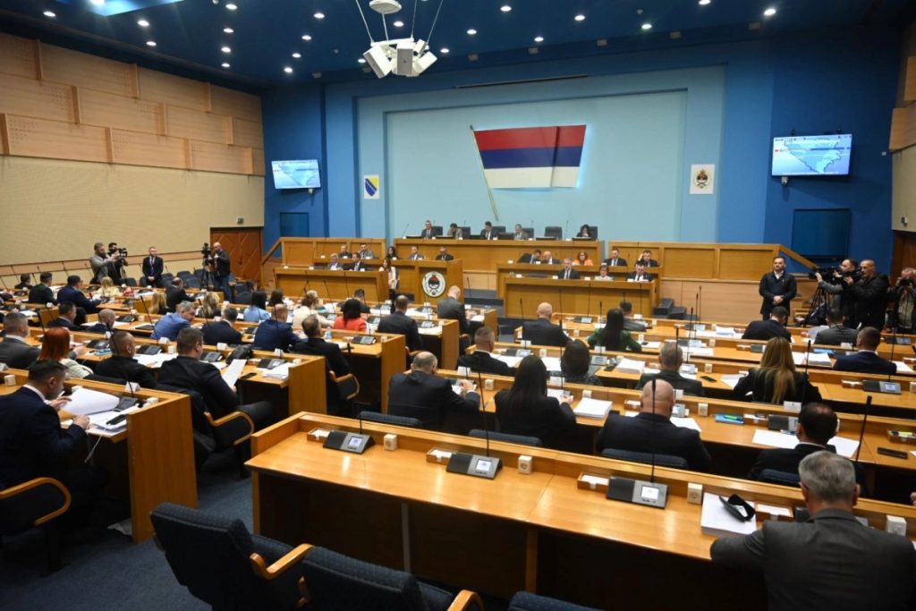 Narodna skupština RS danas zabranjuje zlatne ljiljane?
