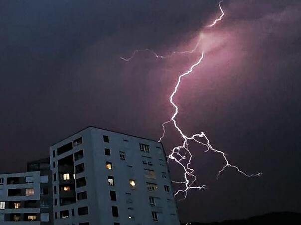 BH Meteo upozorava: Večeras prijete jako nevrijeme, grmljavina i bujične poplave u dijelovima BiH